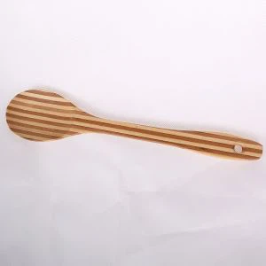 A cozinha de bambu da colher de sopa de bambu e bambu Ricer e espátula de bambu
